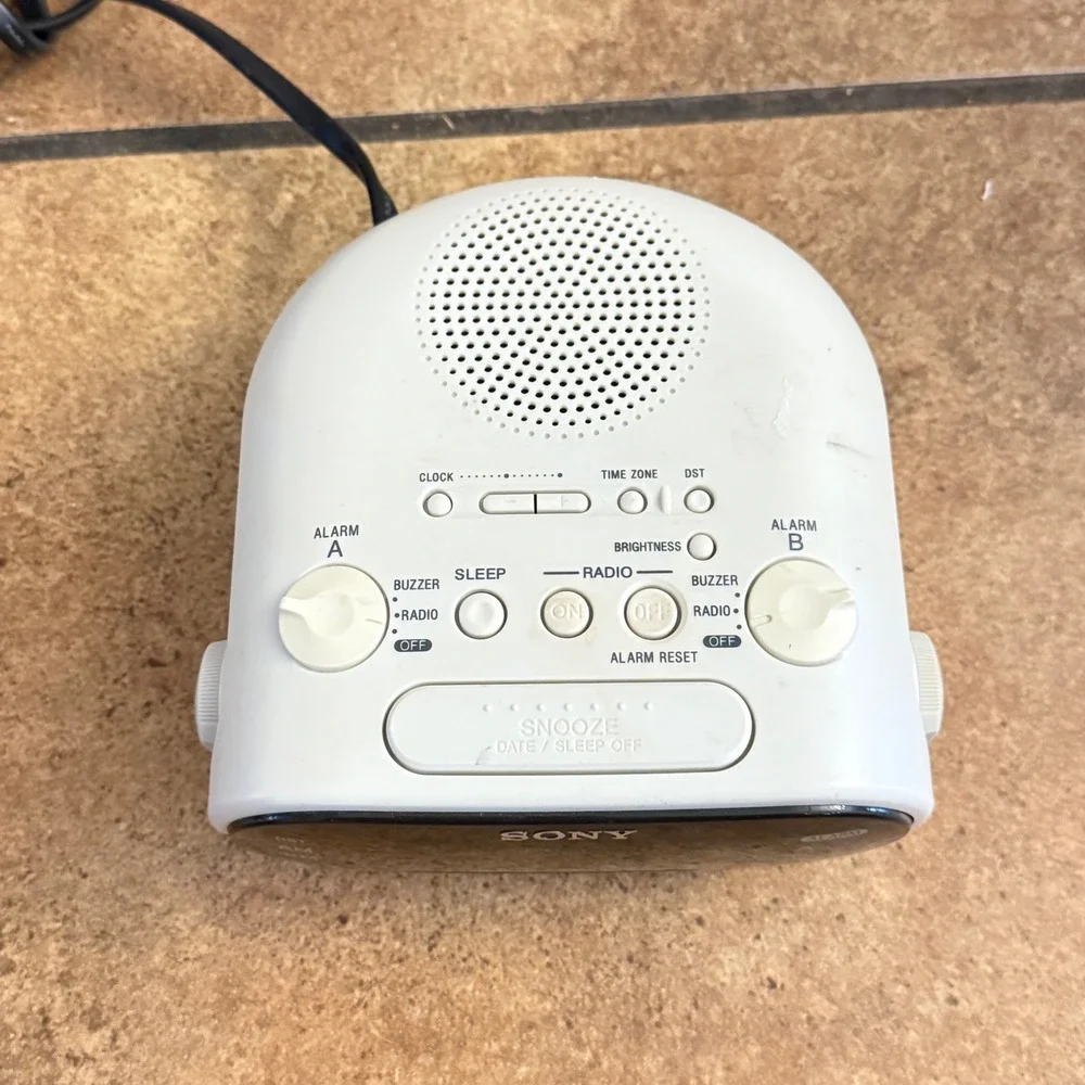 Sony Dream Machine ICF-C318 FM/AM Clock Radio Dual Alarm White Green LED Display